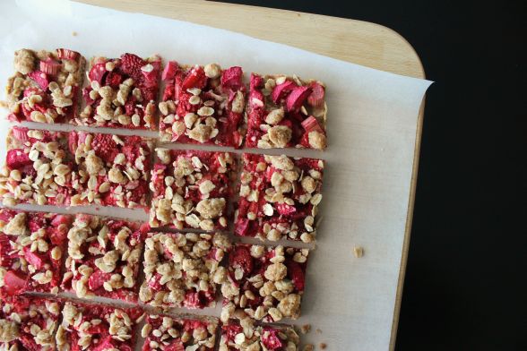 Strawberry Rhubarb Crisp Squares