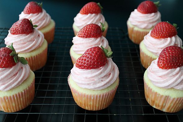 Strawberry Lemonade Cupcakes