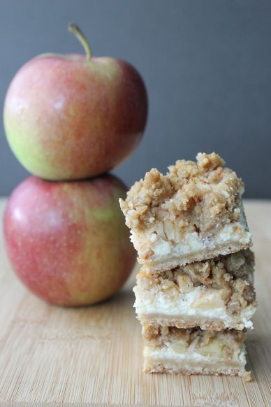 Apple Cheesecake Crumble Squares