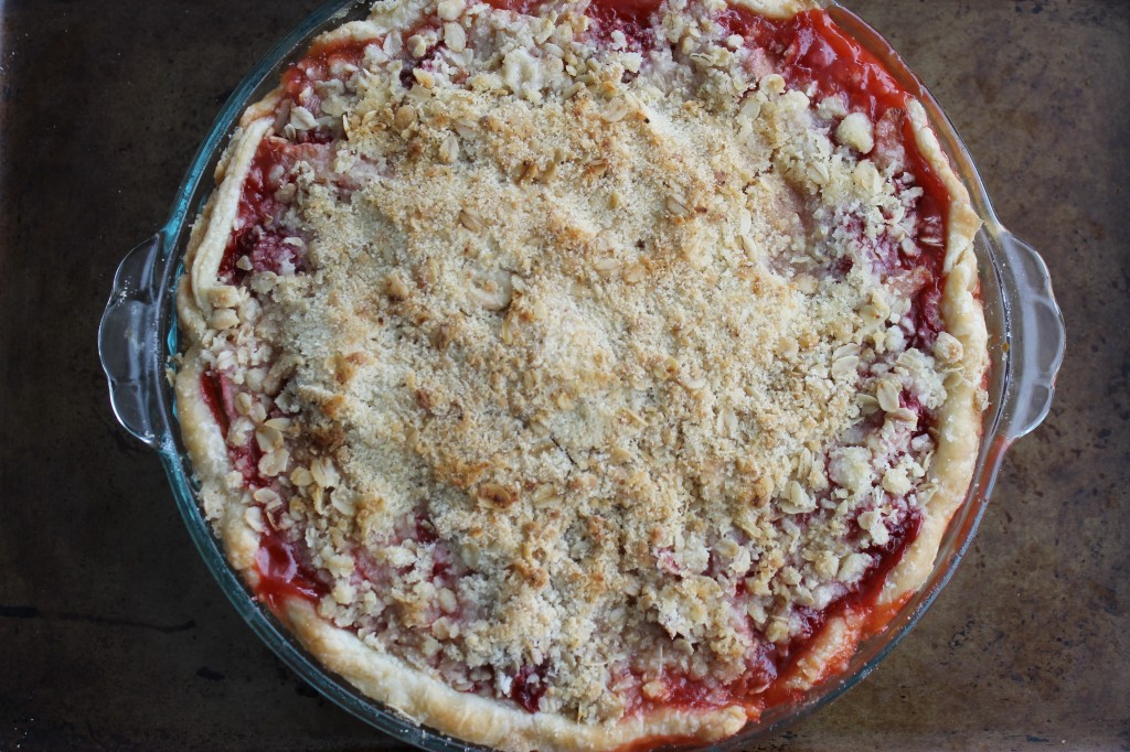 Strawberry Rhubarb Crumb Pie