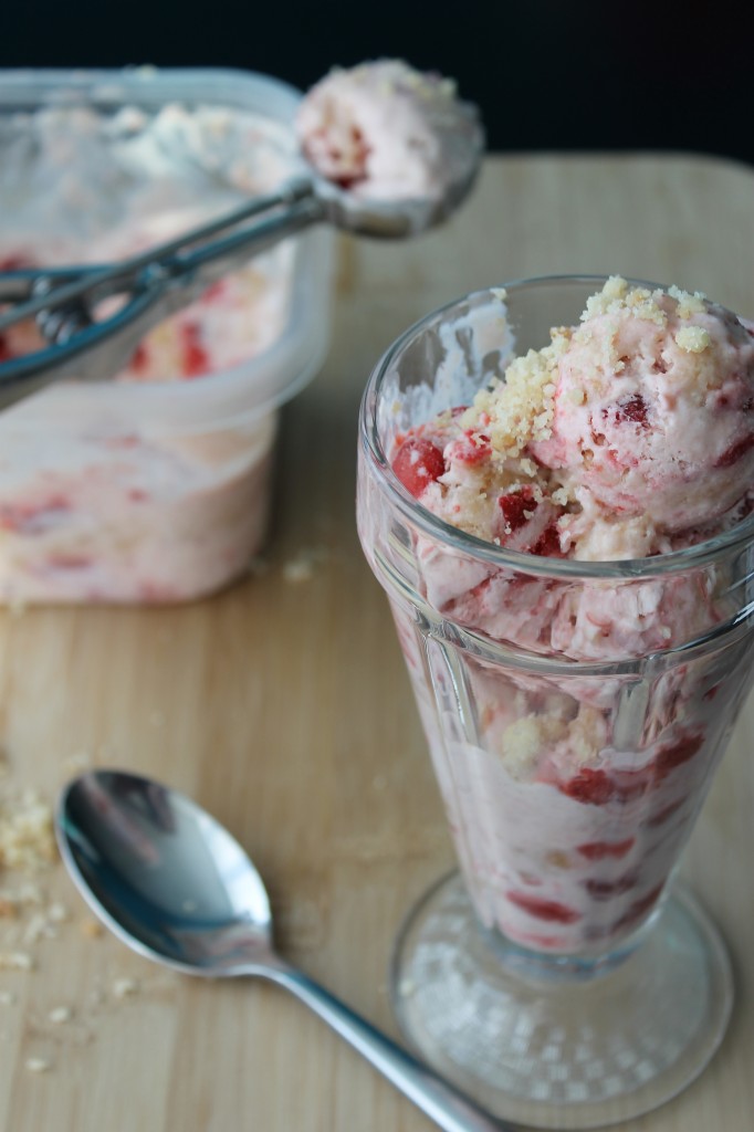 Strawberry Rhubarb Crumble Ice Cream